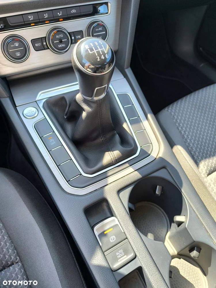 Volkswagen Passat 2.0 TDI BMT Comfortline - 24