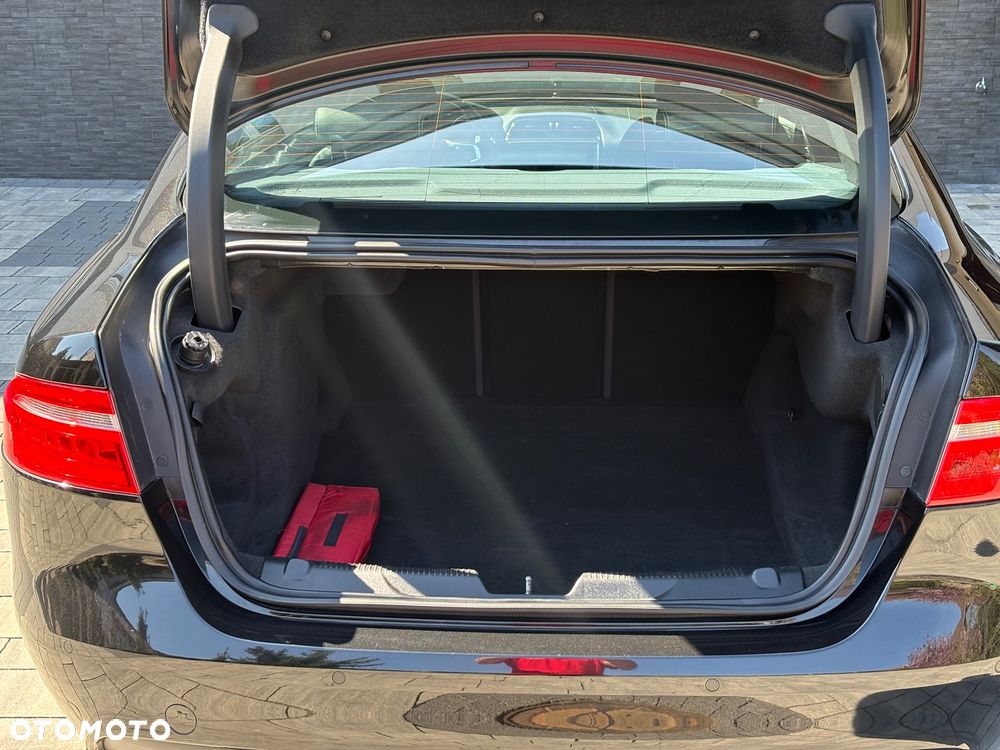 Jaguar XE 20d R-Sport Ingenium Edition - 30