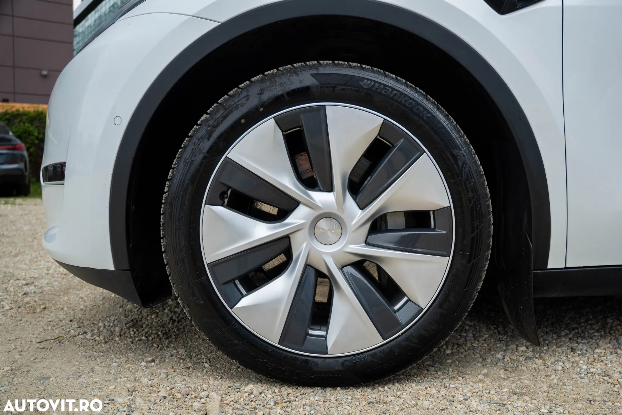 Tesla Model Y Long Range Dual Motor AWD - 5