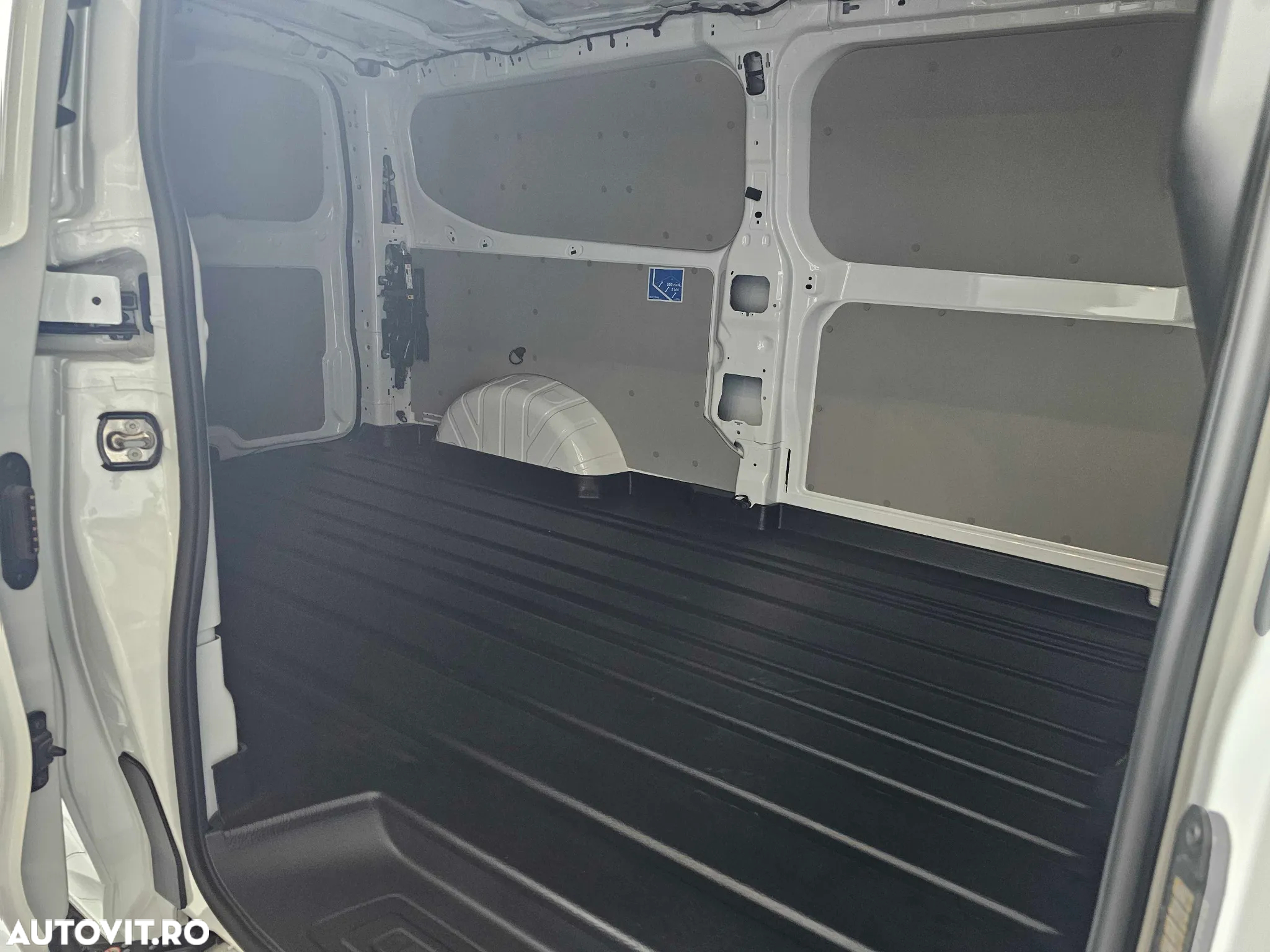 Ford TRANSIT CUSTOM VAN - 4