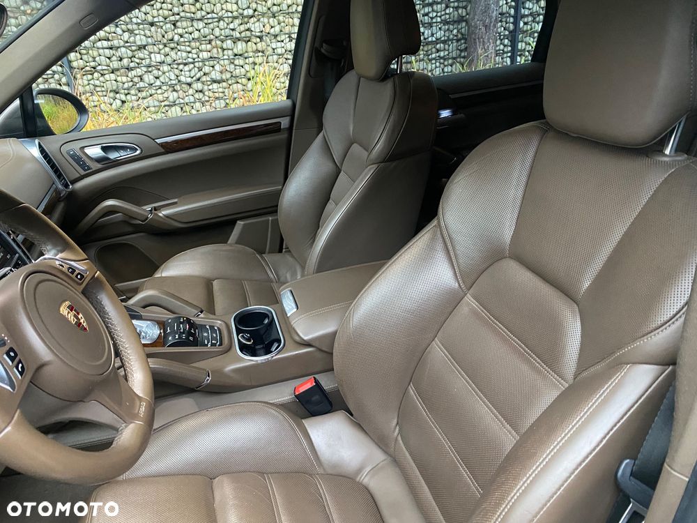 Porsche Cayenne - 14
