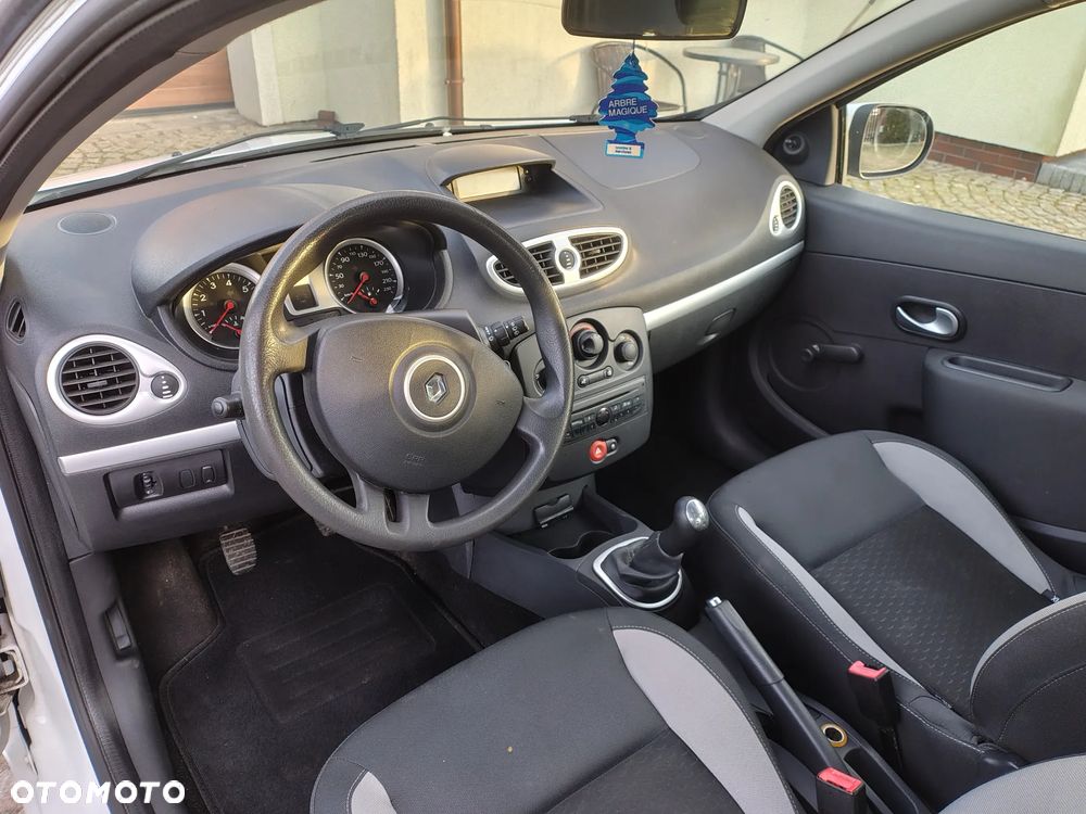 Renault Clio 1.2 16V 75 Expression - 7