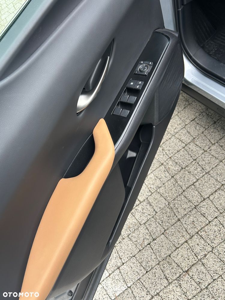 Lexus UX 250h GPF F Sport 2WD - 16