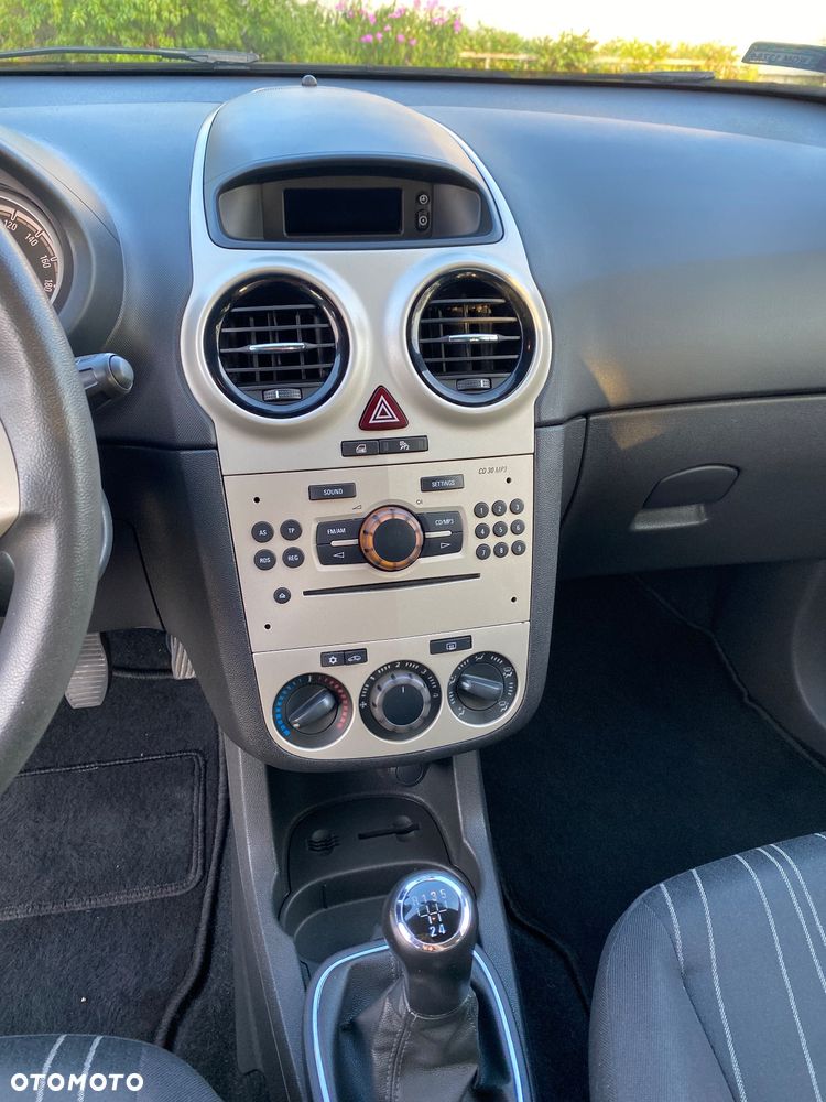 Opel Corsa 1.4 16V - 11