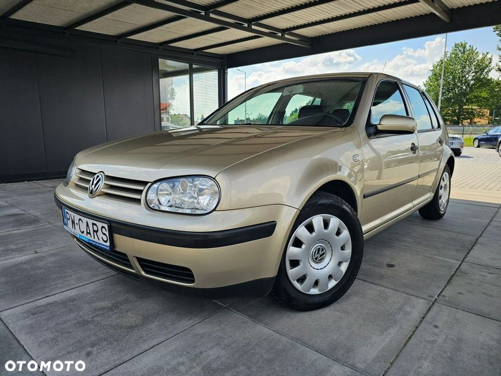 Volkswagen Golf - 1