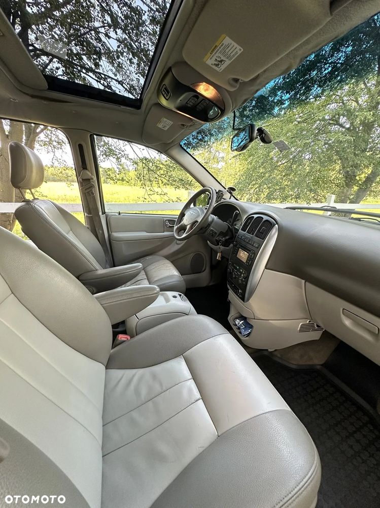 Chrysler Town & Country 3.8 - 21