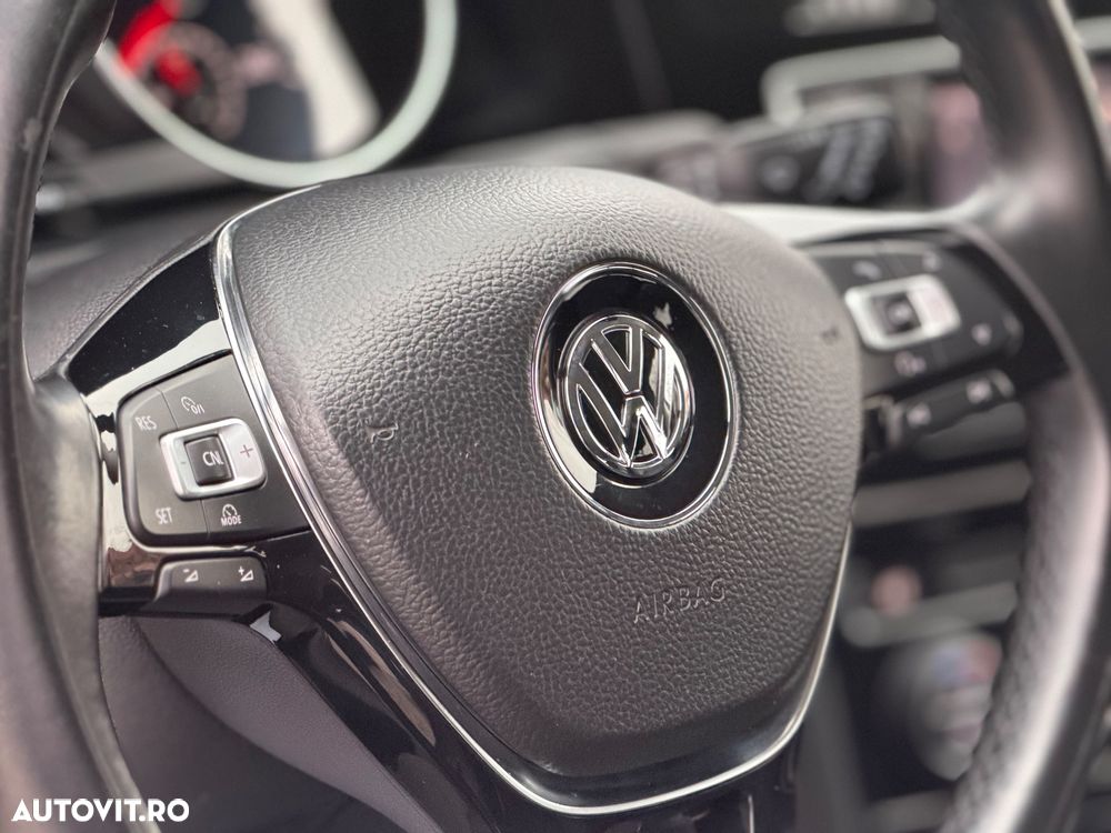 Volkswagen Golf - 32