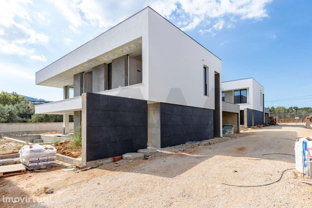 Moradia T5 Loures | 1.095.000€ | Cedência Posição - Grande imagem: 2/43