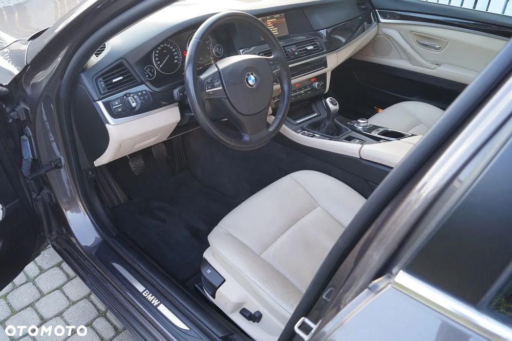 BMW Seria 5 520i - 18