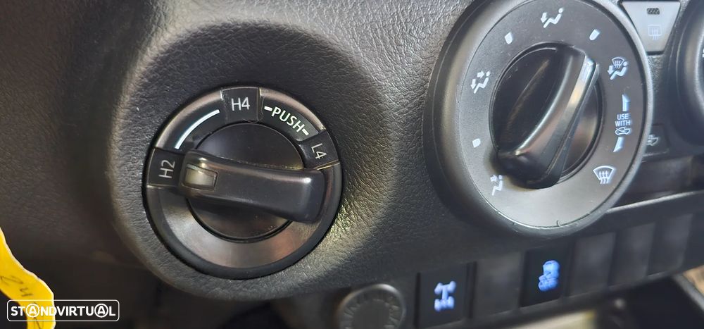 Toyota Hilux 2.4 D-4D 4WD CD CM - 16