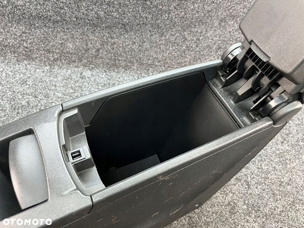 renault scenic III podłokietnik 8-127-320 - 5