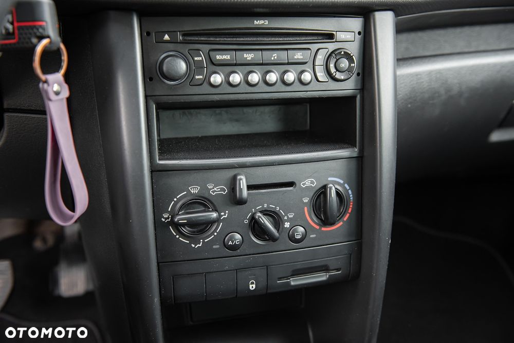 Peugeot 207 1.4 16V Trendy - 25