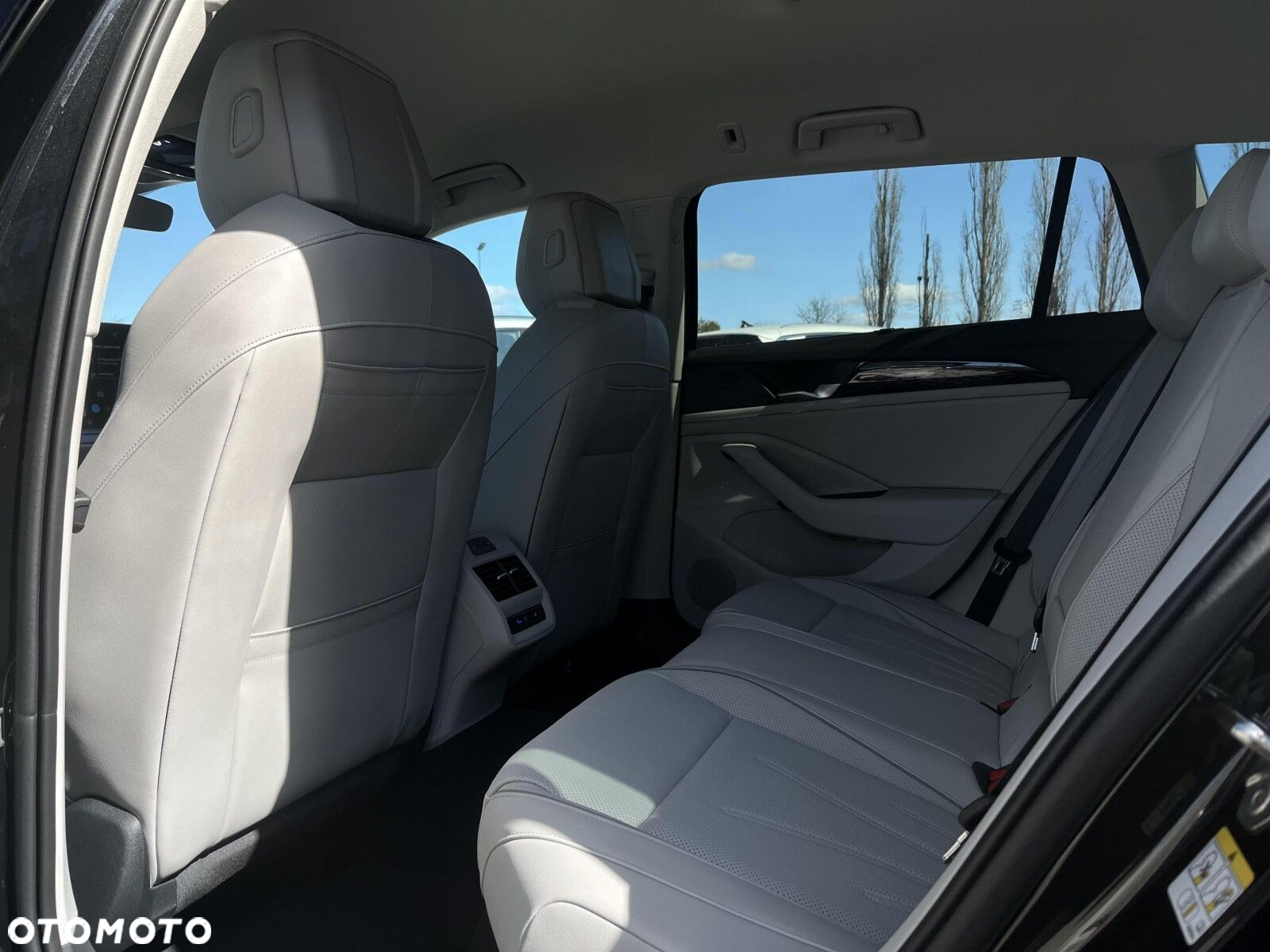 Volkswagen Passat 2.0 TDI SCR Elegance DSG - 21