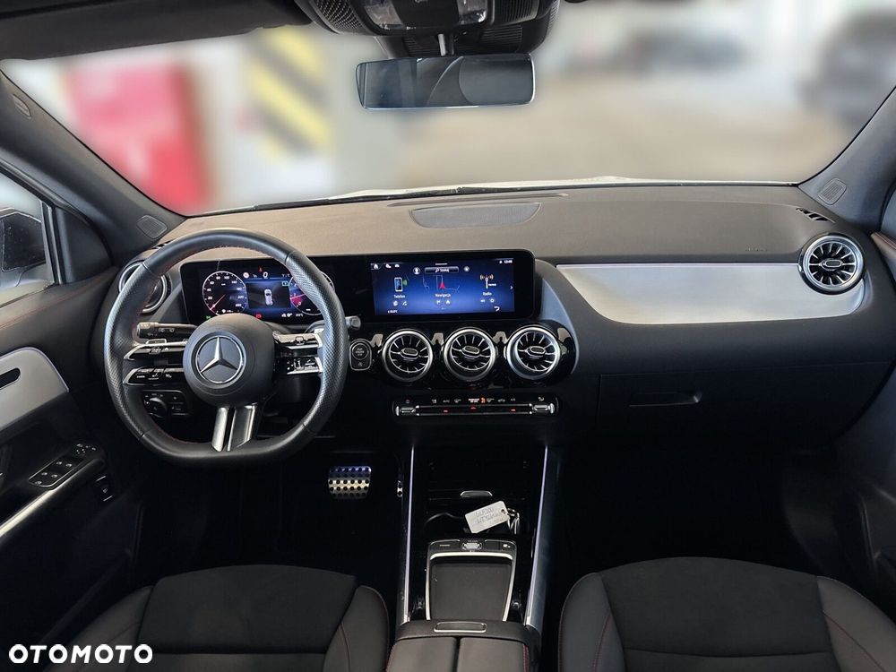 Mercedes-Benz GLA - 14
