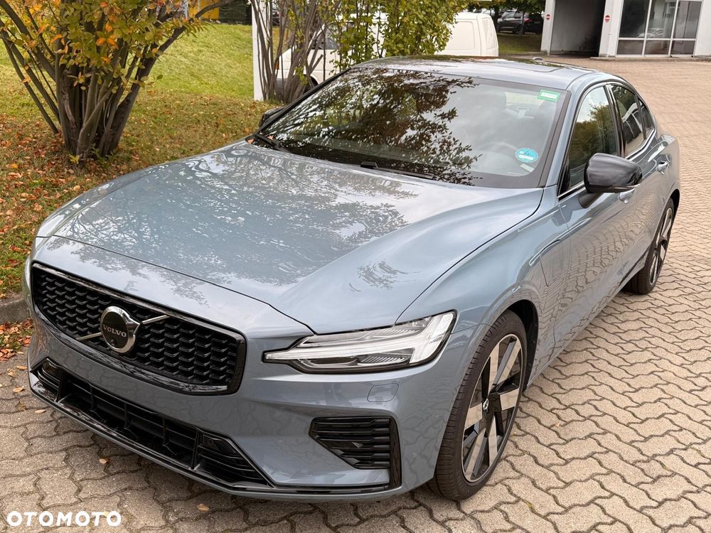 Volvo S60 T8 Recharge AWD Ultimate Dark - 4