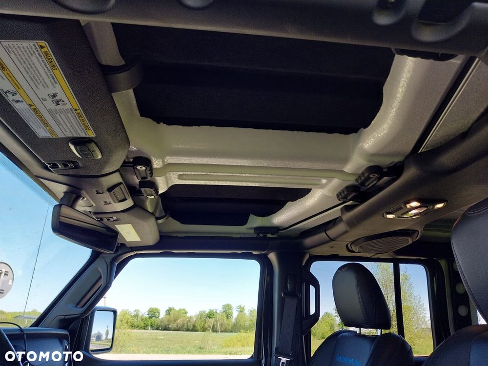 Jeep Wrangler - 8