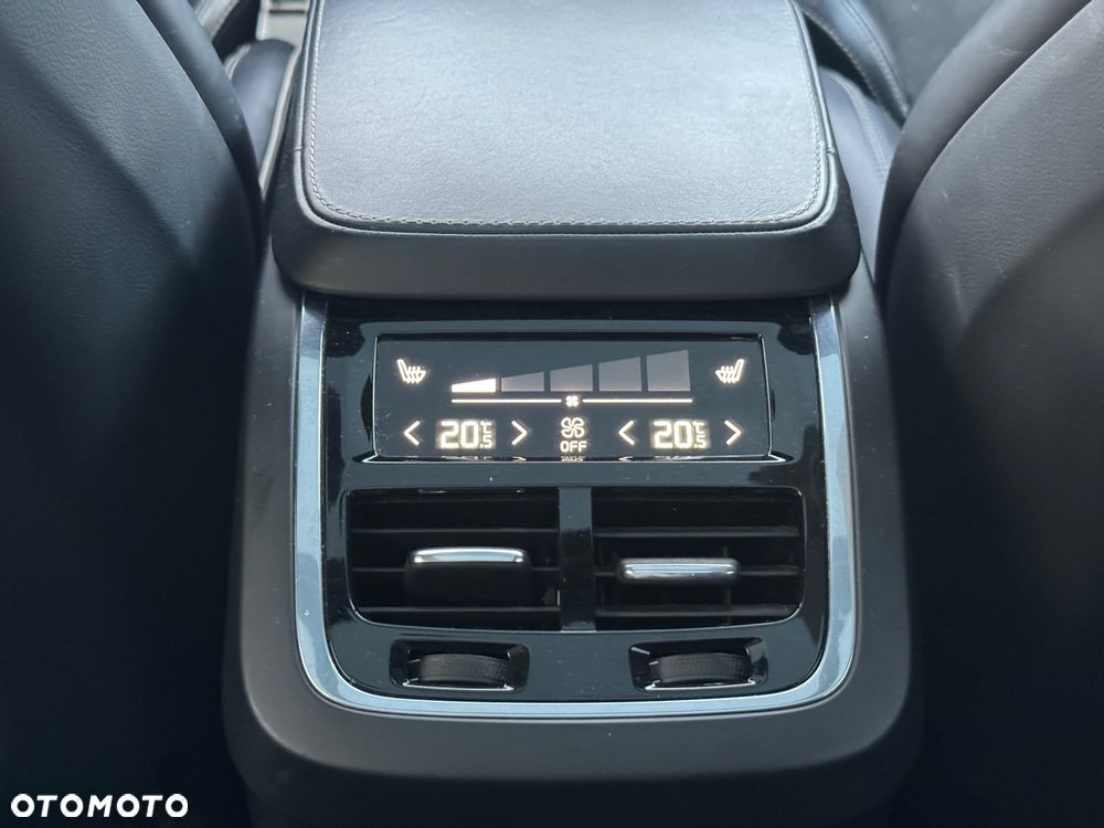 Volvo XC 90 T6 AWD R-Design 7os - 33
