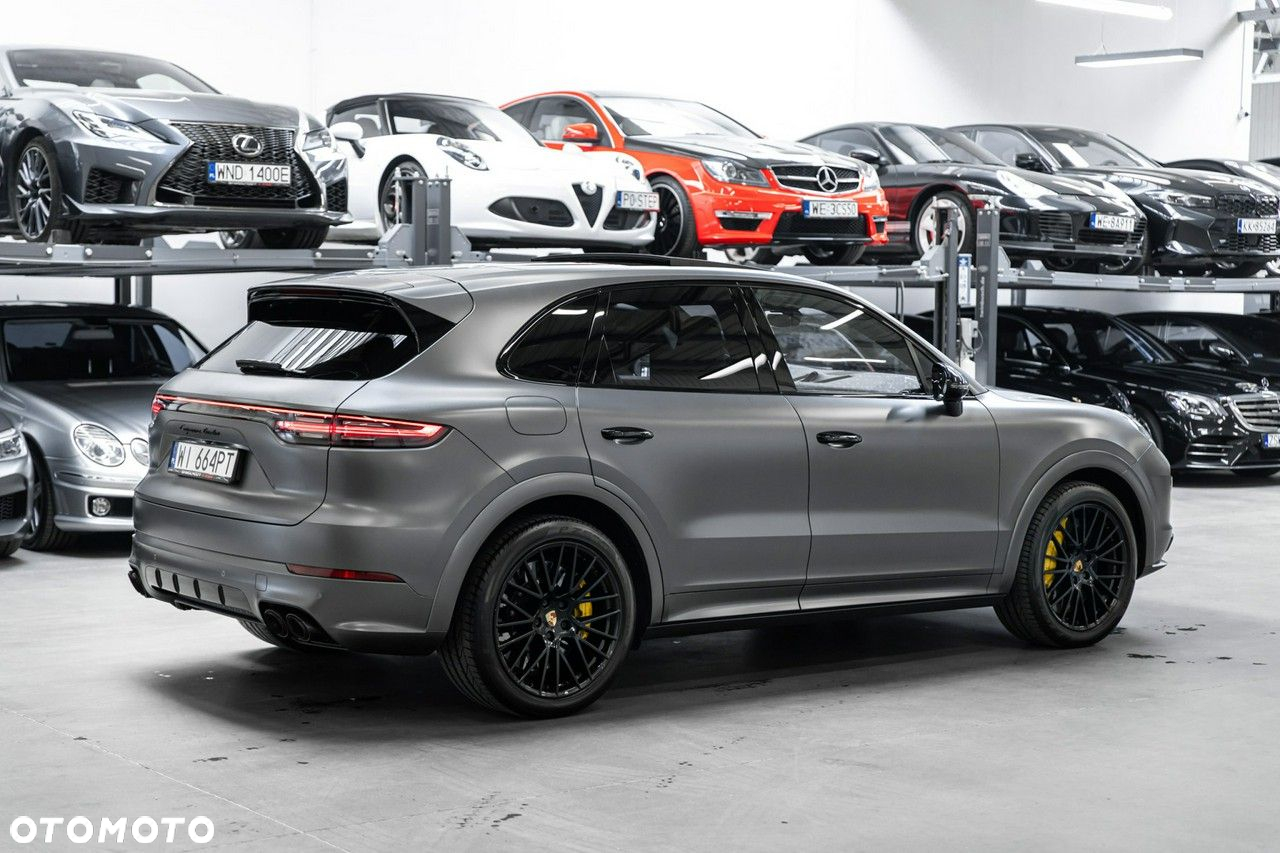 Porsche Cayenne Turbo - 11