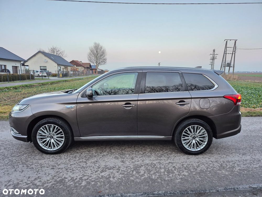 Mitsubishi Outlander - 3