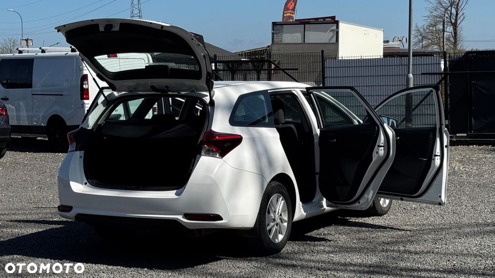 Toyota Auris - 13