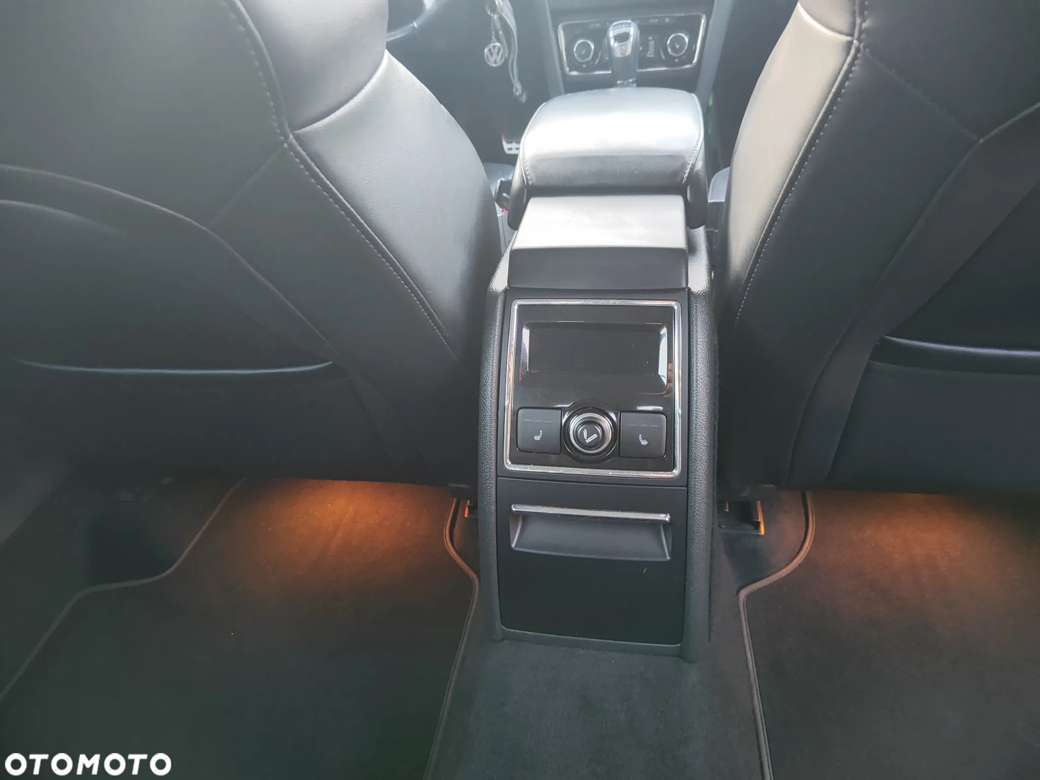 Skoda Superb 1.6 TDI GreenLine - 14