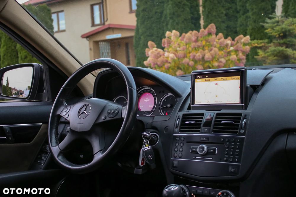 Mercedes-Benz Klasa C 220 CDI Elegance - 36