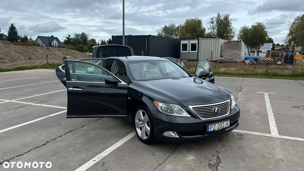 Lexus LS - 13