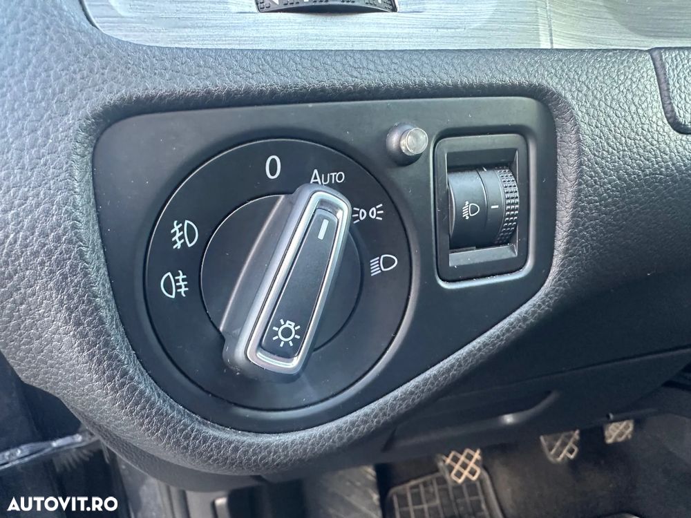 Volkswagen Golf 1.6 TDI DPF BMT Comfortline - 11