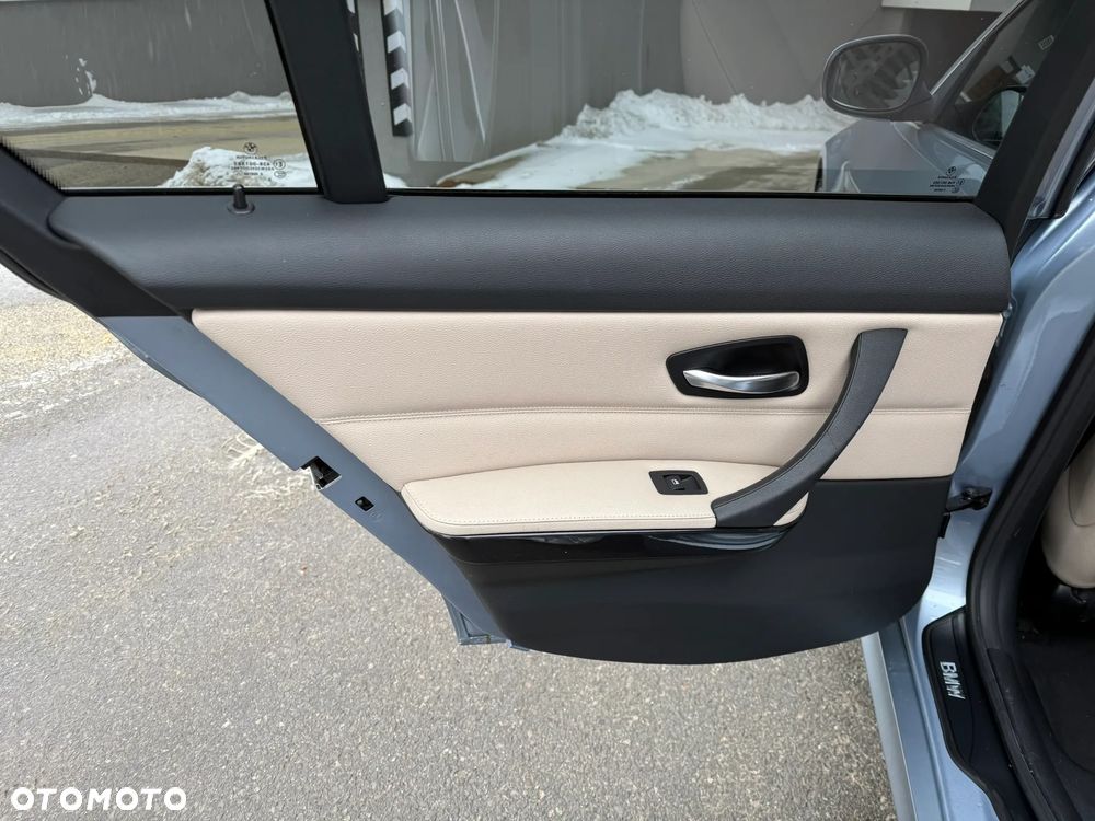 BMW Seria 3 320d Efficient Dynamics Edition - 27