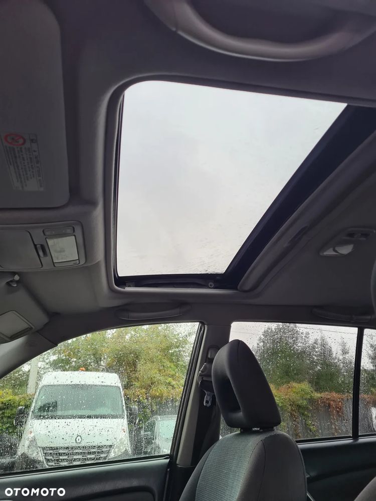 Toyota RAV4 2.0 D-4D 4x4 - 15