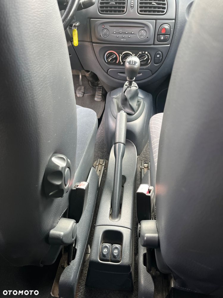 Renault Megane 1.6 - 12