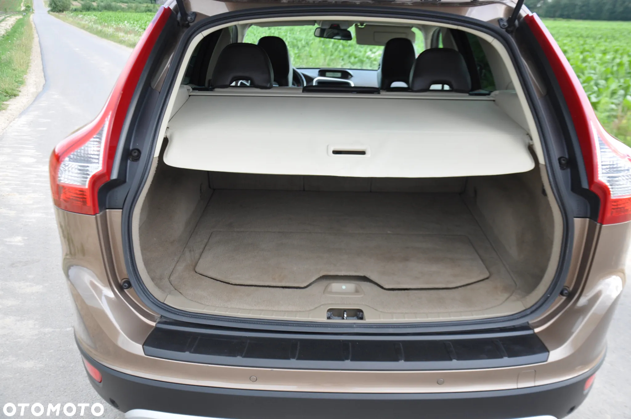 Volvo XC 60 2.4D AWD R-Design - 12
