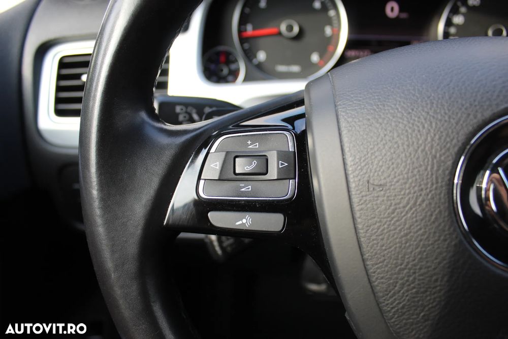 Volkswagen Touareg 3.0 V6 TDI BMT - 19