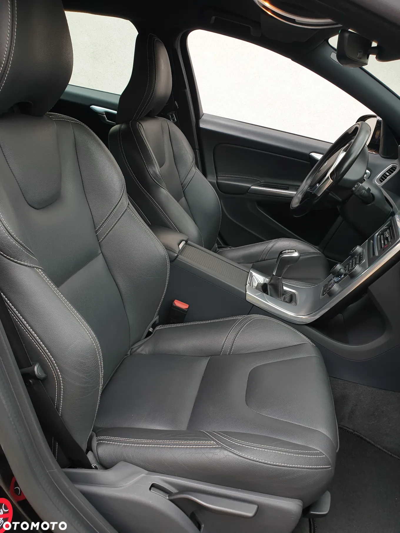 Volvo V60 D4 Summum - 30