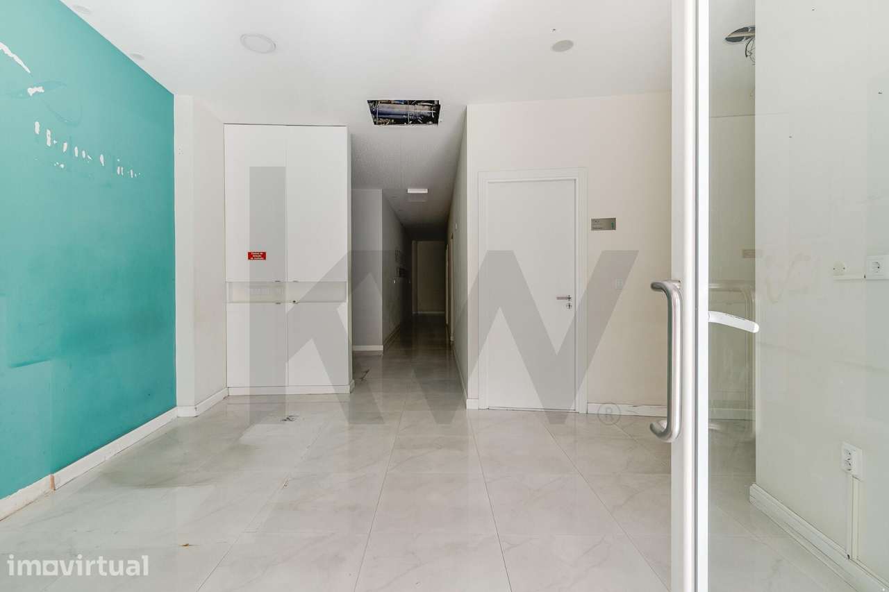 Espaço comercial - Loja - Escritório - com estacionamento em Carnide - Grande imagem: 4/29