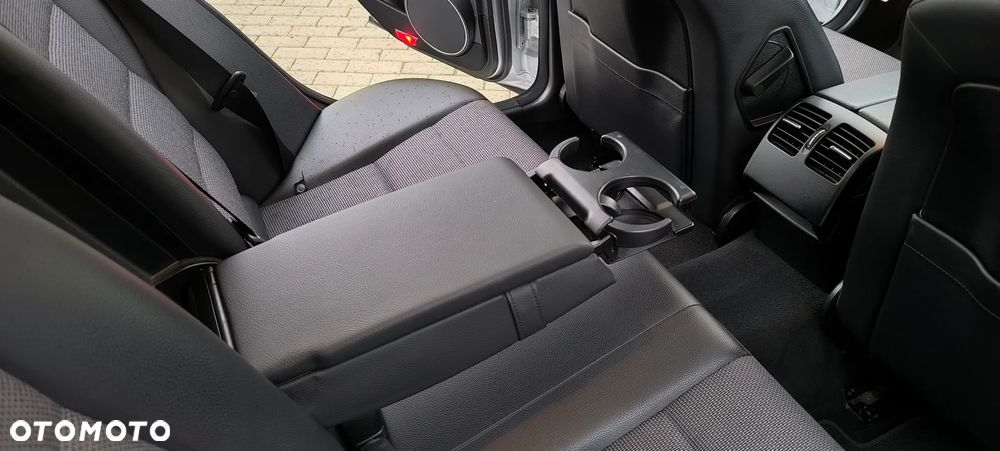 Mercedes-Benz Klasa C 220 CDI DPF Automatik Avantgarde - 38