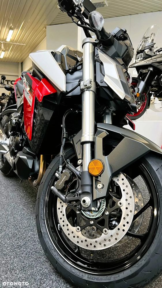Suzuki GSX - 18