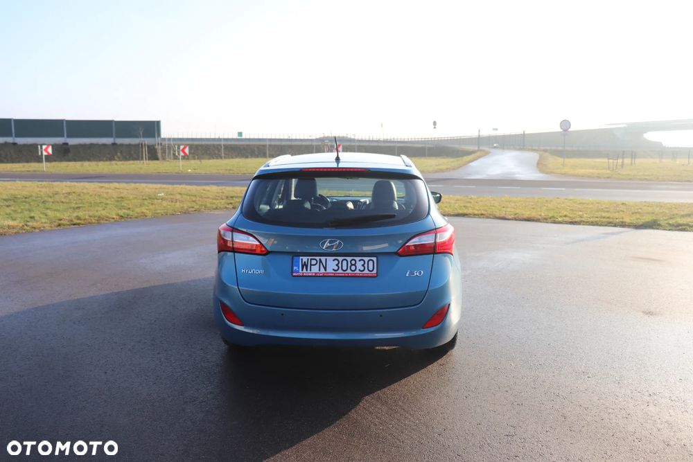 Hyundai i30 blue Kombi 1.6 CRDi Trend - 10