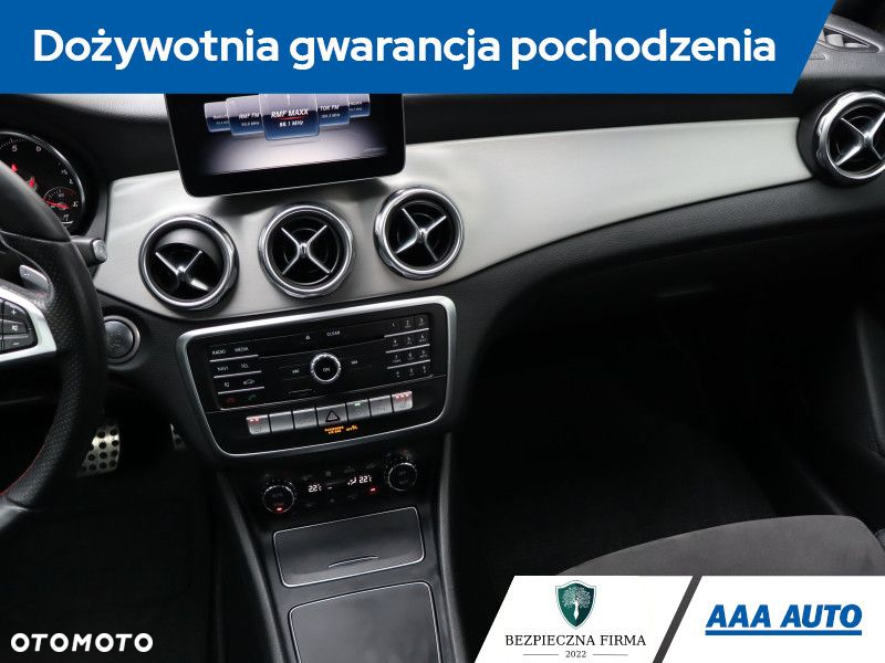 Mercedes-Benz GLA - 9