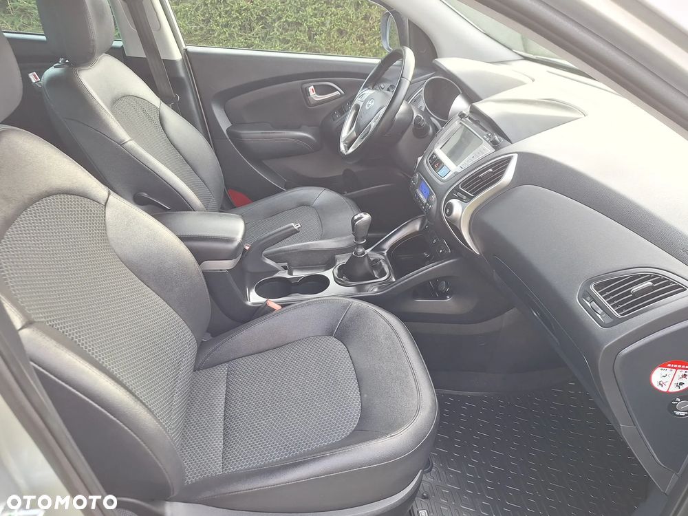 Hyundai ix35 1.7 CRDi 2WD blue Finale Silver - 28