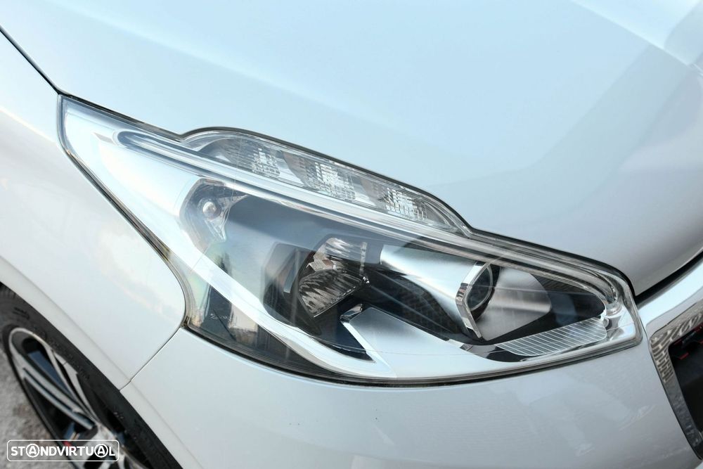 Peugeot 208 1.2 PureTech GT Line - 36