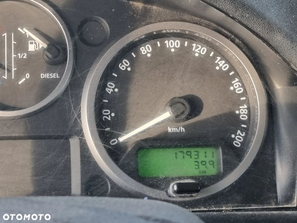 Land Rover Defender - 23