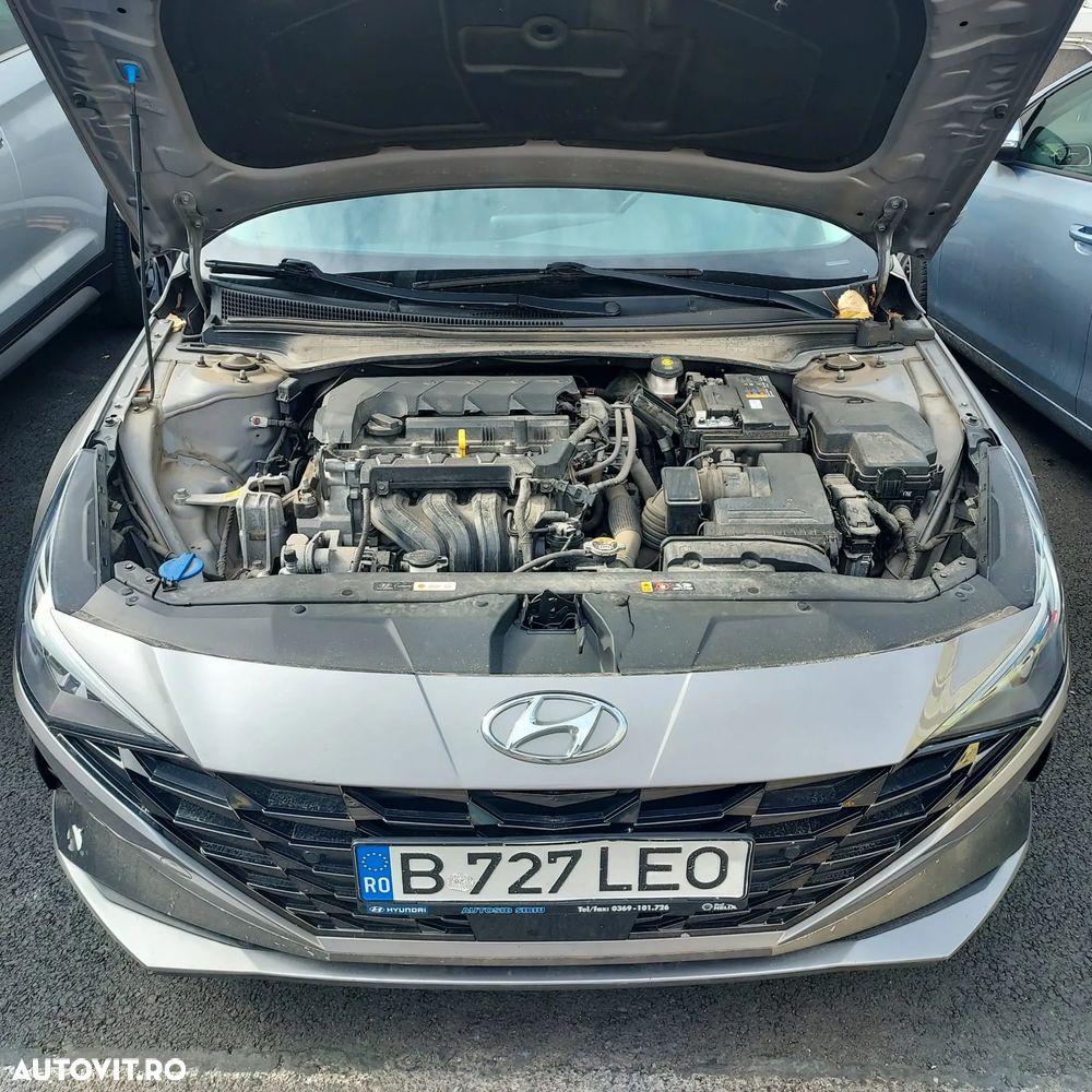 Hyundai Elantra - 12