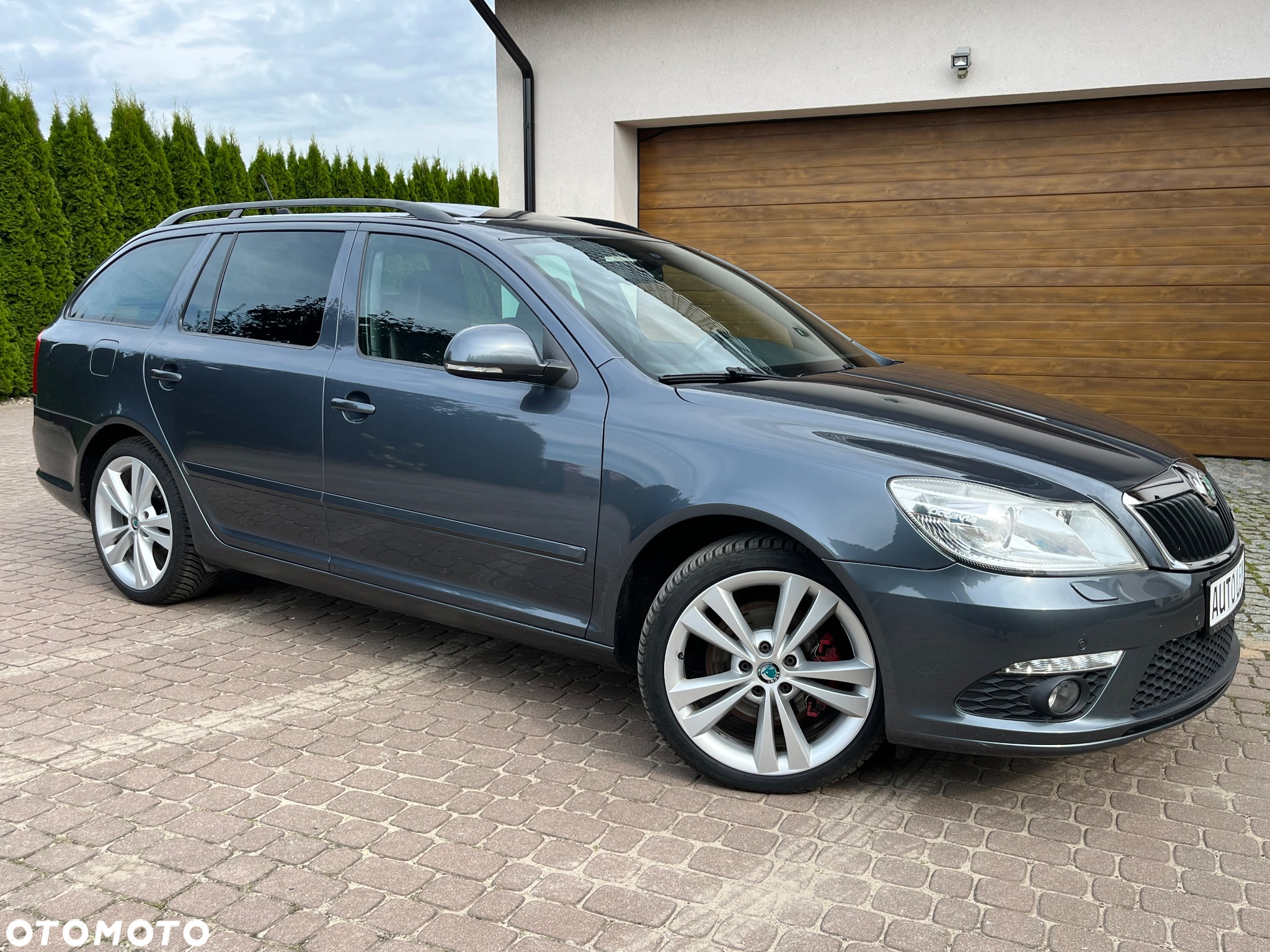 Skoda Octavia Combi 2.0 TDI CR DPF DSG RS - 3