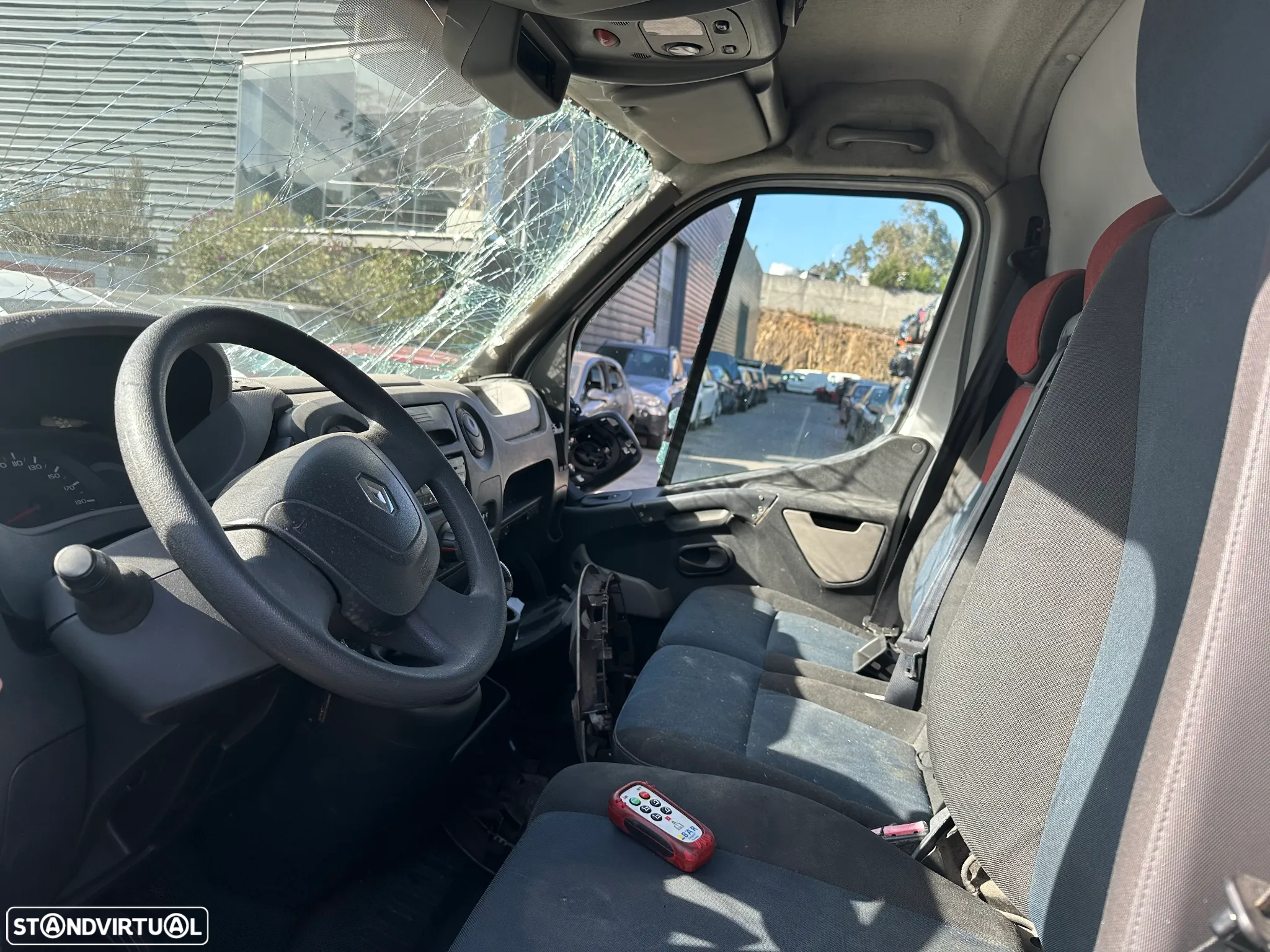 RENAULT MASTER III 2.3 DCI 2011 FRIGORIFICA C/PLANTAFORMA ELEVATORIA PARA PEÇAS - 7