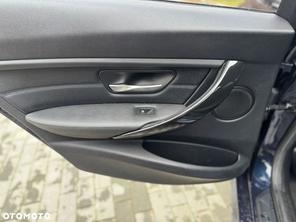 BMW Seria 3 328i xDrive Sport-Aut Luxury Line - 21