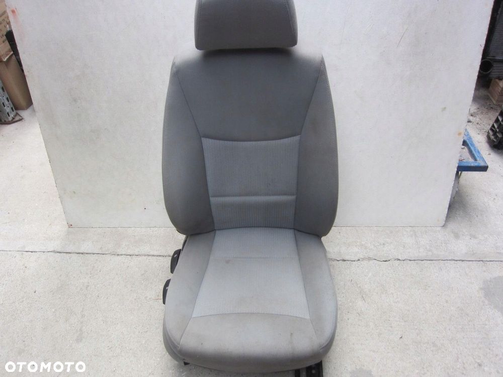 BMW 3 E90 E91 FOTEL SZARY PRAWY PASAŻERA MATERIAŁOWY TAPICERKA - 1