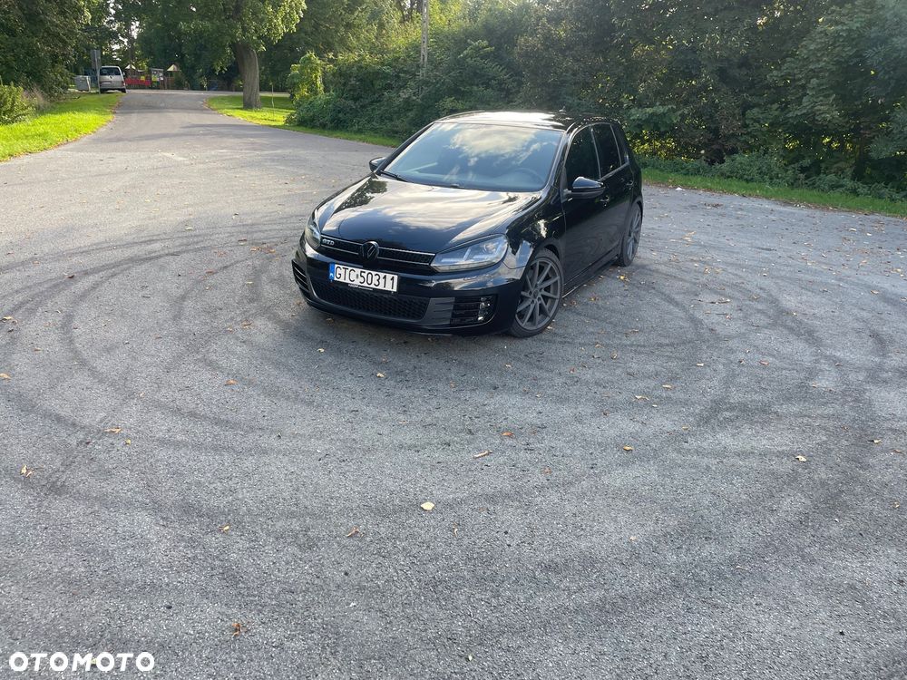 Volkswagen Golf - 1