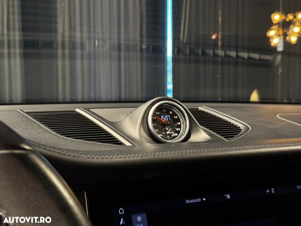 Porsche Macan - 25