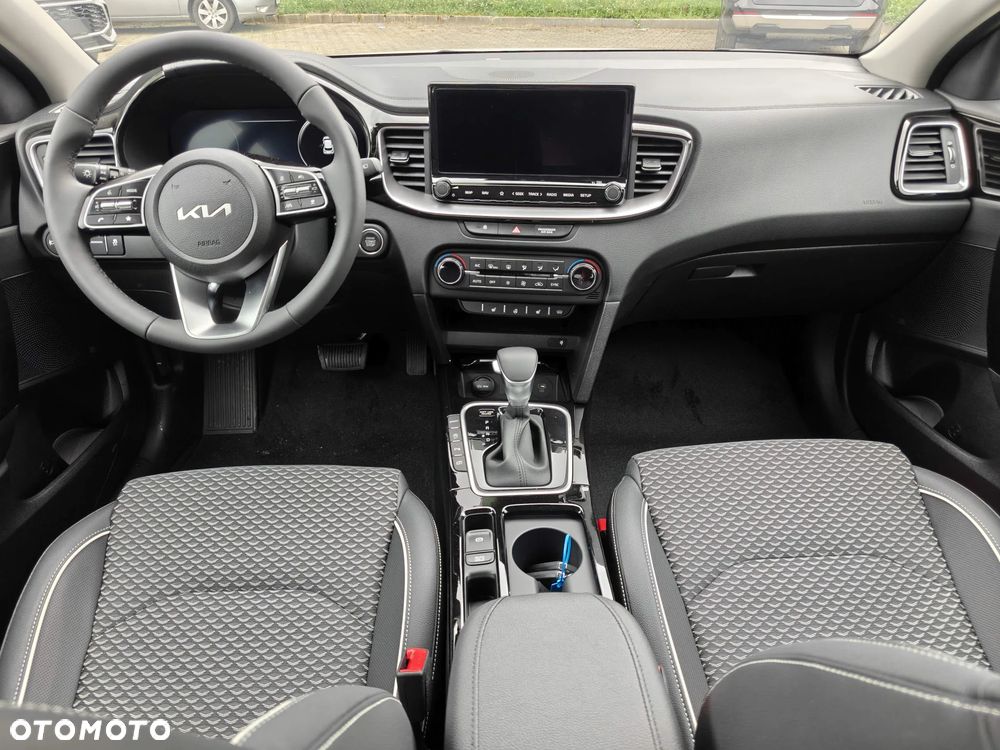 Kia XCeed - 16
